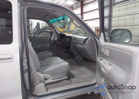 2000 Toyota Tundra Sr5 V8 z USA, uszkodzony, nr VIN 5TBBT4419YS026995